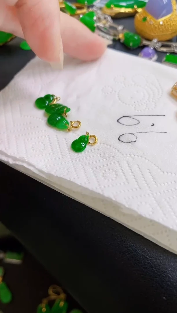 翡翠18K金镶嵌颈饰多样性发货发1