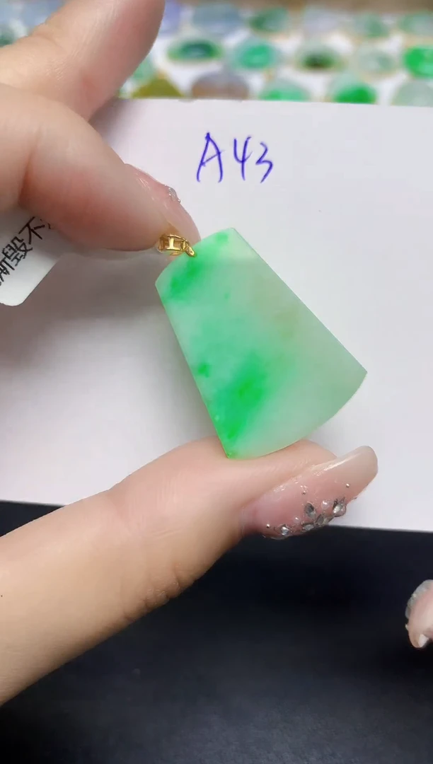 颈饰18K金镶嵌翡翠天然缅甸翡翠A货翡翠百元以上9元证书费自理