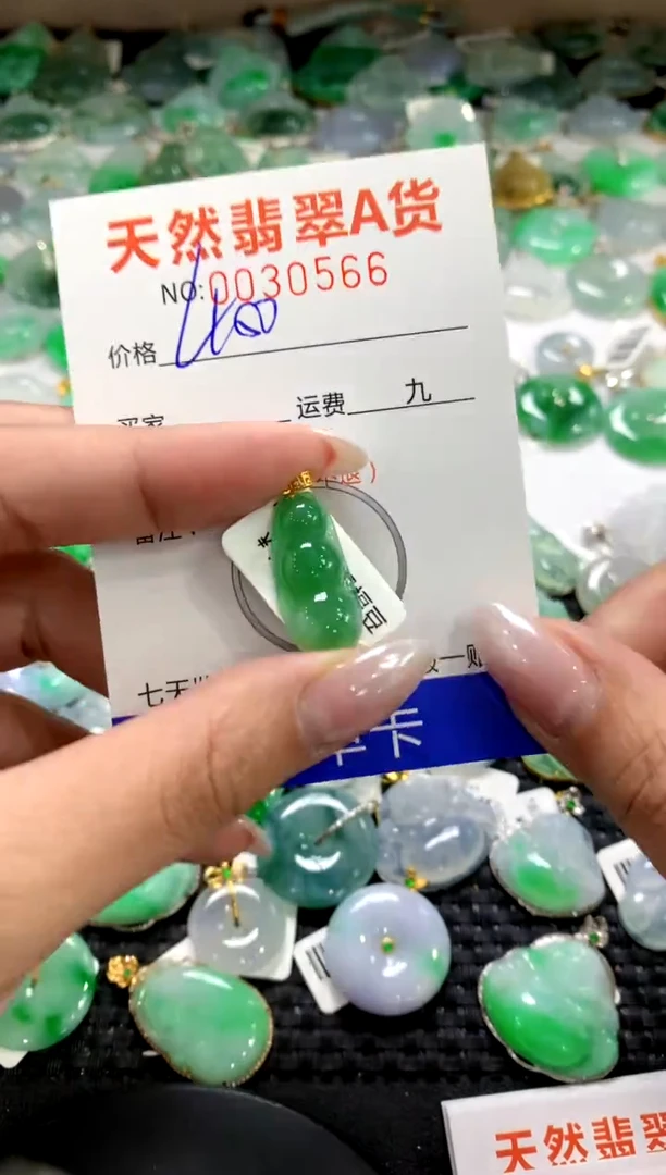 颈饰18K金镶嵌翡翠1111111111111111