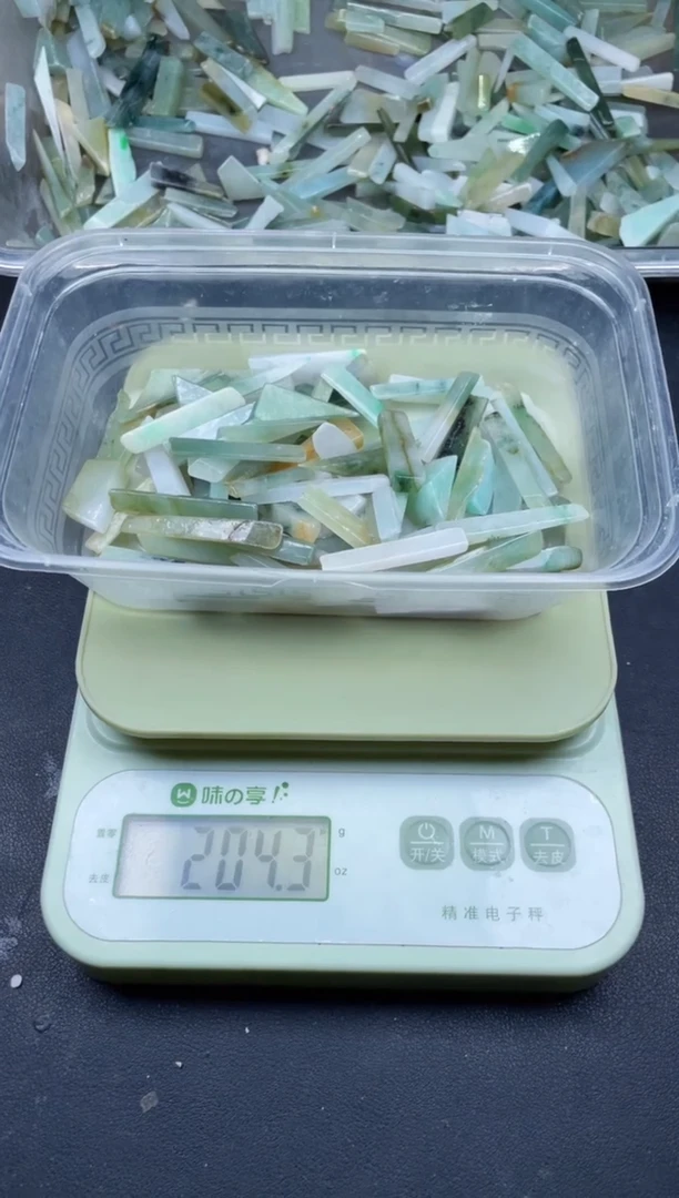 【闪购商品】翡翠颈饰未镶嵌天然翡翠边角小号200克19