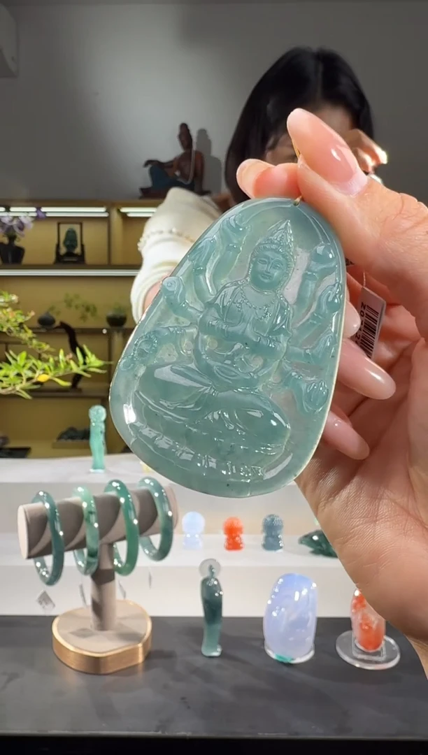 吊坠(赠链)未镶嵌翡翠千手观音