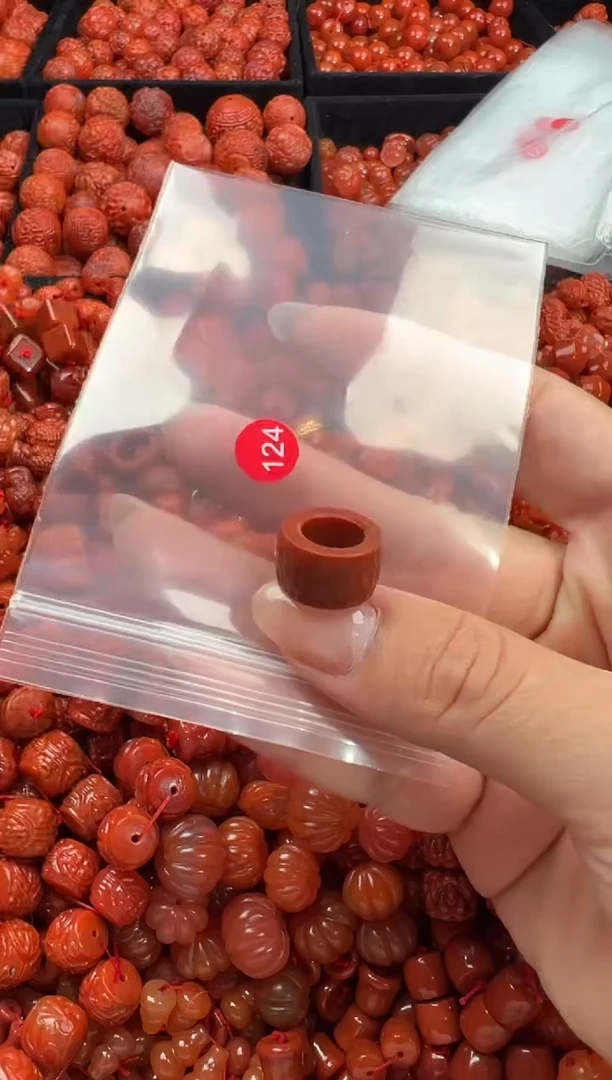 南红玛瑙未镶嵌颈饰1