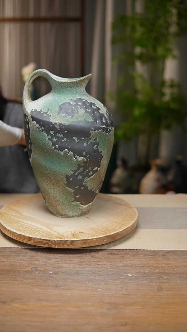 【闪购商品】陶瓷花器诧寂复古绿奶壶