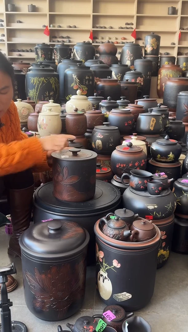 罐瑕疵茶叶罐 线雕荷花小八饼 181