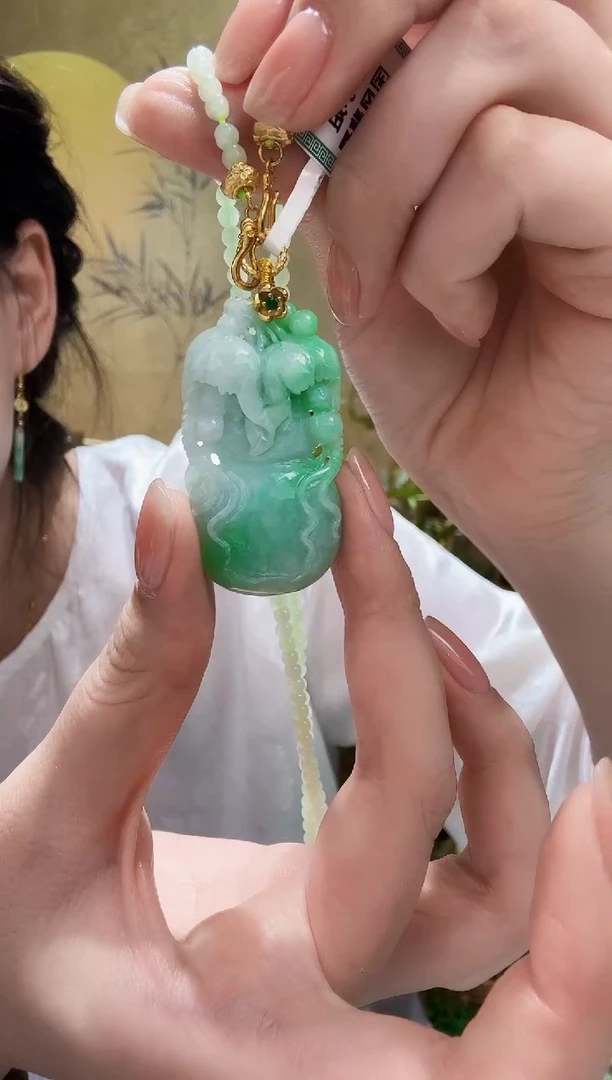 颈饰未镶嵌翡翠吊坠