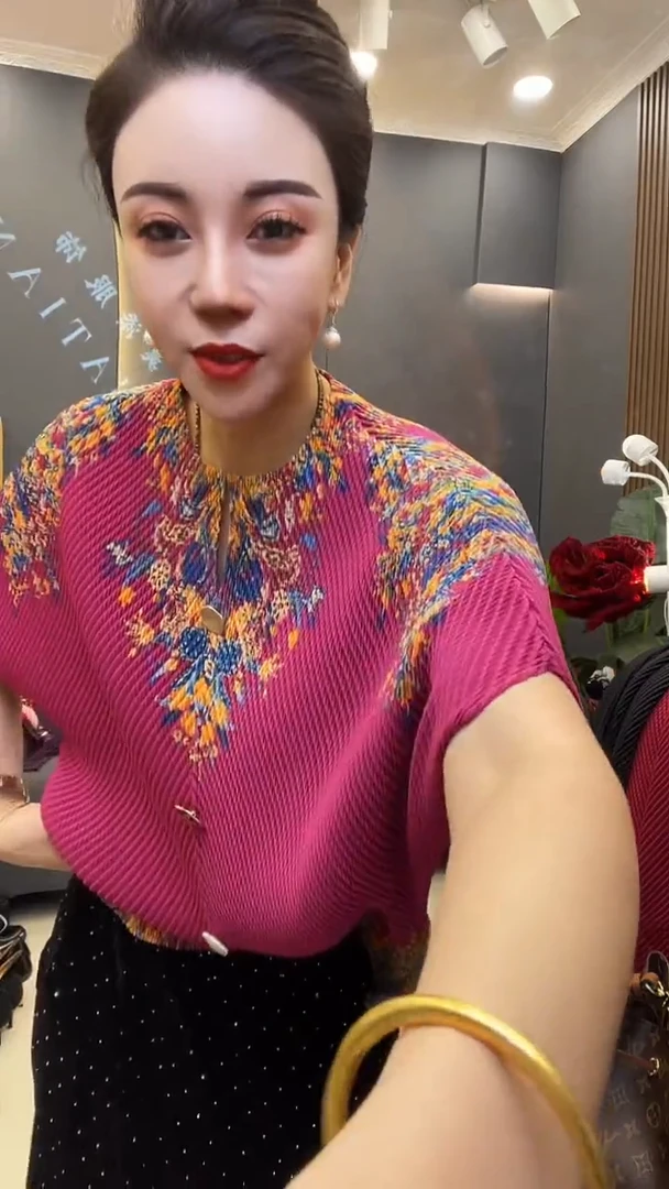 聚酯纤维（涤纶）火龙果色 短袖