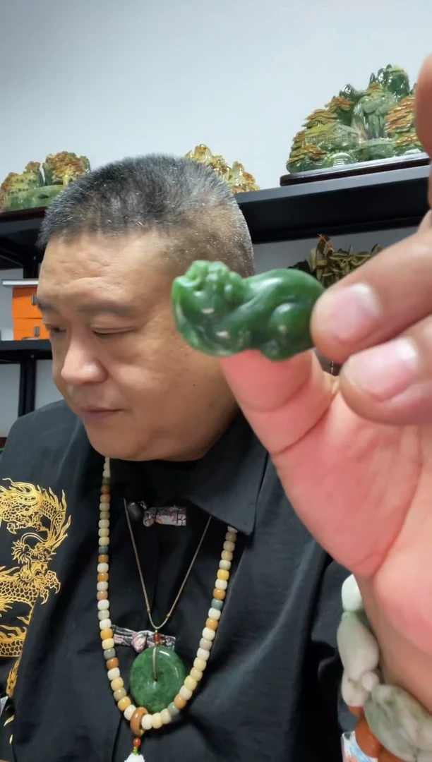 吊坠(赠链)未镶嵌和田玉貔貅雕刻吊坠