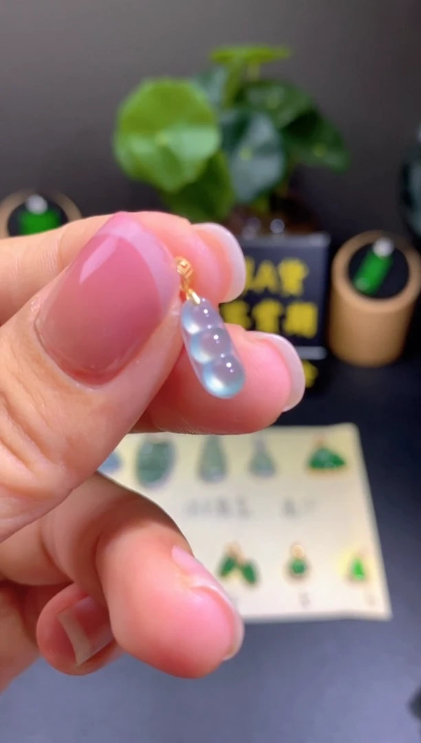 翡翠18K金镶嵌颈饰翡翠A货