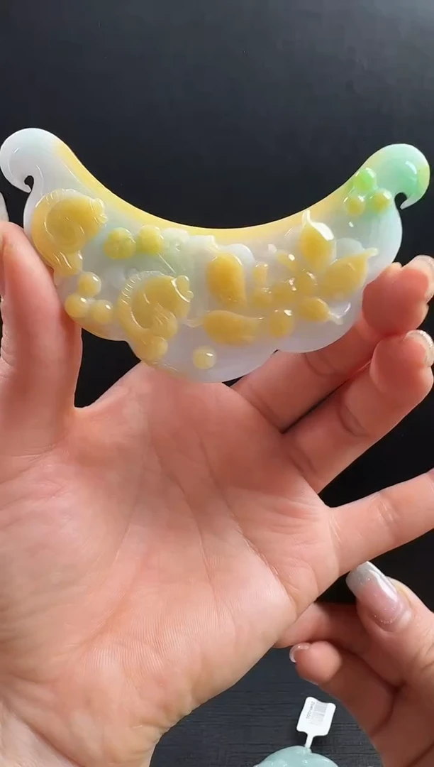 颈饰未镶嵌翡翠弯弯