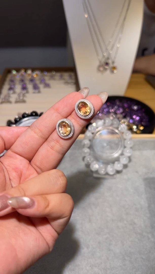 黄晶耳饰银S925镶嵌巴西黄水晶耳钉一对(非全净体，无胶)