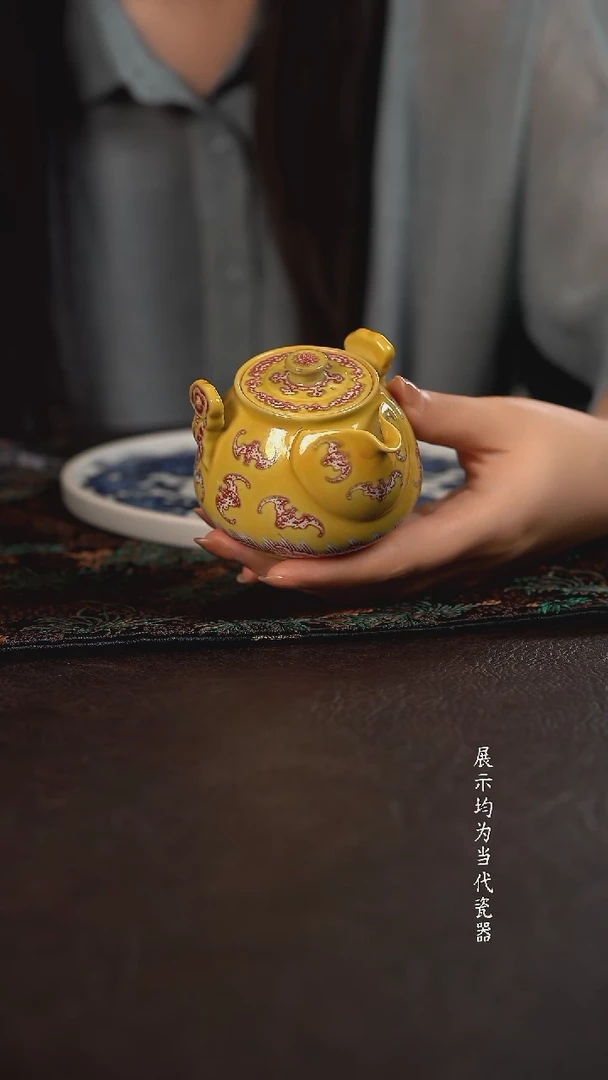 贵红窑黄釉釉里红百福手抓壶