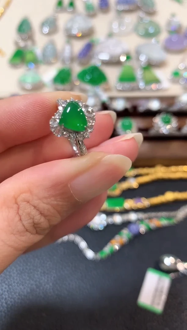 翡翠戒指18K金镶嵌b113