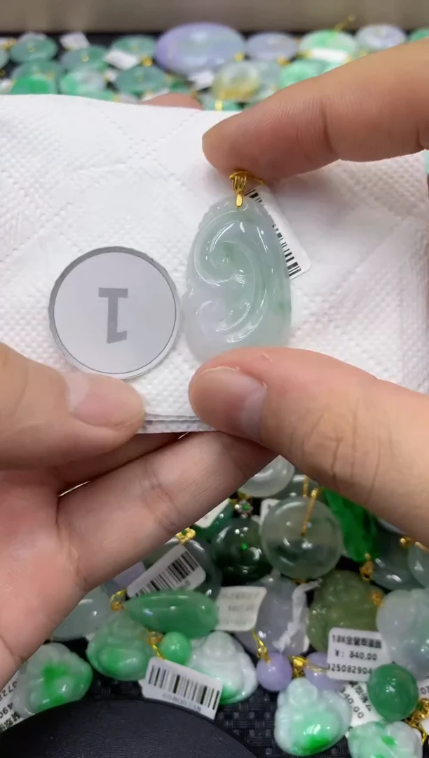 颈饰未镶嵌翡翠天然缅甸翡翠A货