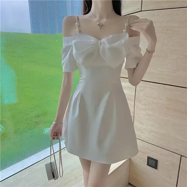【新】小个子2025夏季新款名媛气质白色蝴蝶结一字肩吊带连衣裙