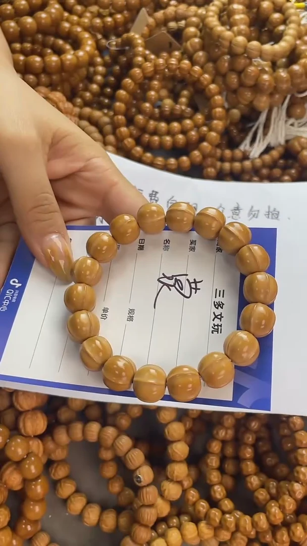 手串猴头核桃蒙猴头，易碎品，轻拿轻放。