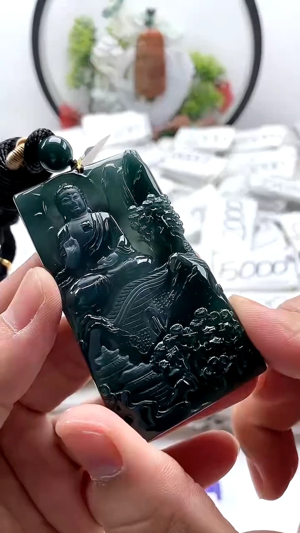 翡翠未镶嵌颈饰阿弥陀佛