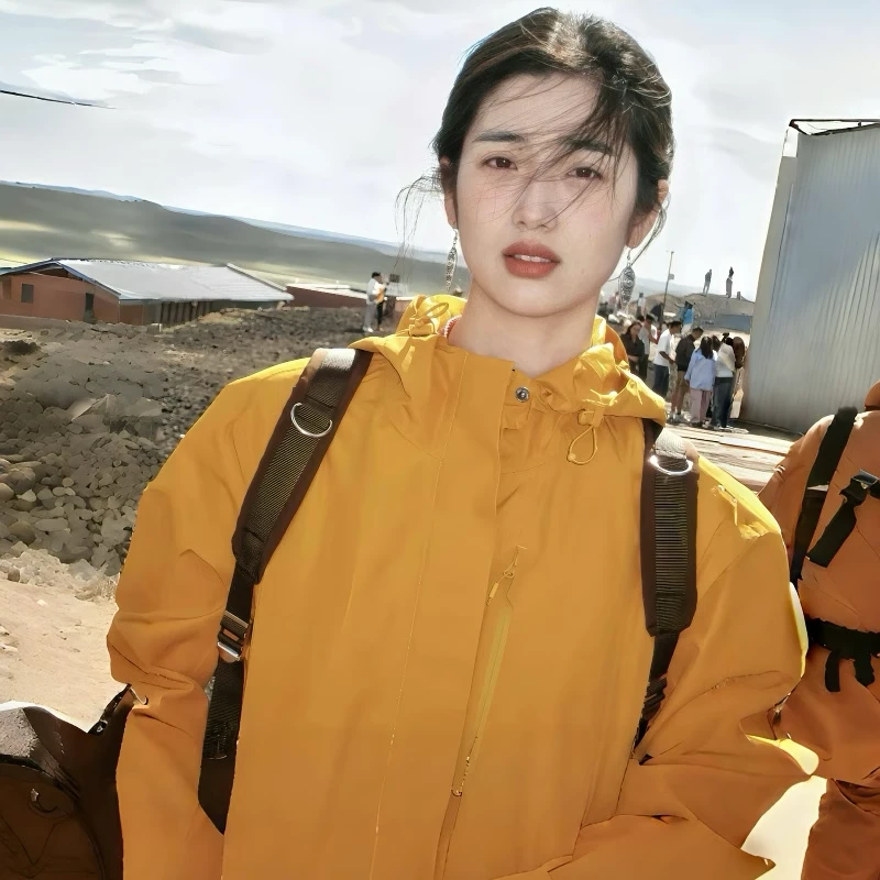 向日葵黄冲锋衣女款2025新款户外三合一防风徒步高级感登山外套