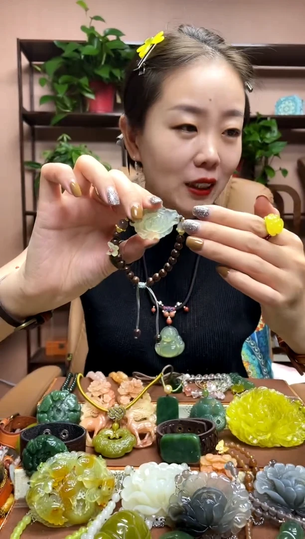 未镶嵌岫玉吊坠多样性发货发其中之一