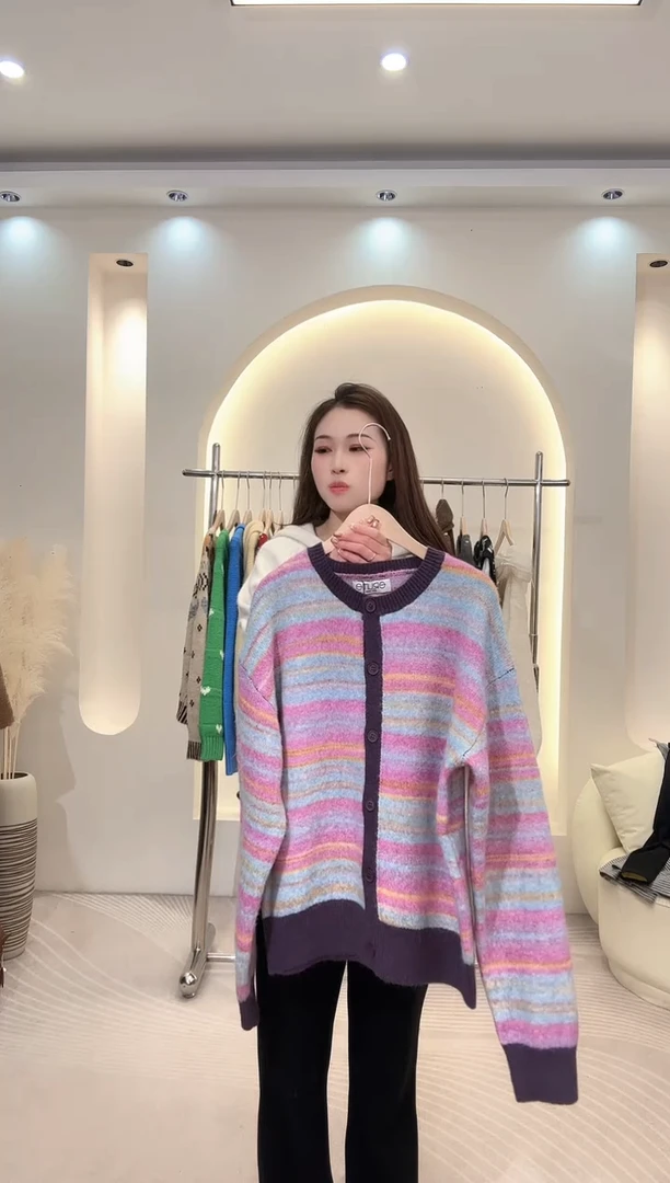 彩虹毛衣一件均码