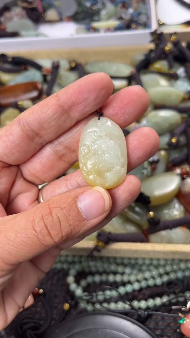 【闪购商品】和田玉颈饰未镶嵌多样性发货没有证书拍一发一有瑕