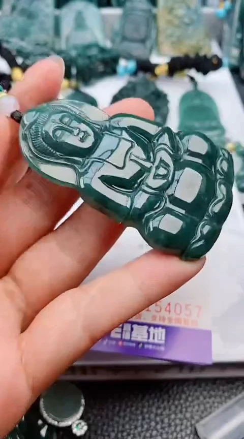 翡翠未镶嵌颈饰