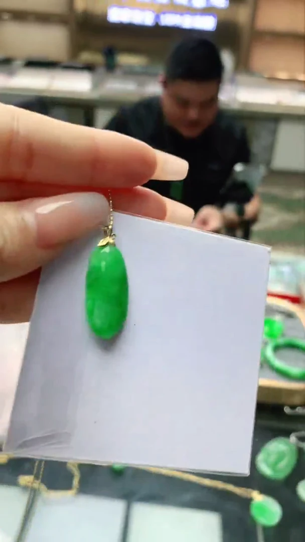 【闪购商品】翡翠颈饰18K金镶嵌赠礼盒证书