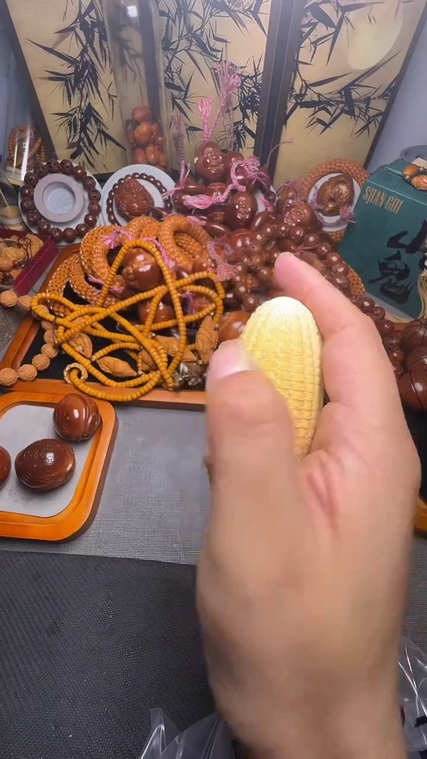 手串橄榄核玉米一个