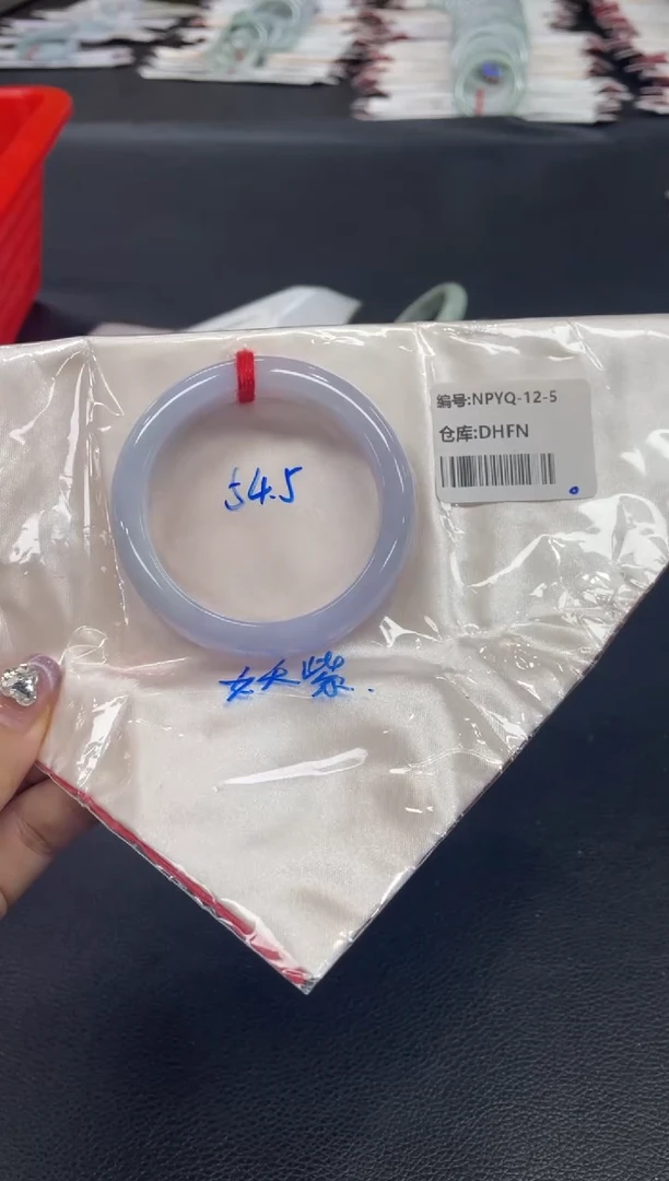 翡翠手镯未镶嵌翡翠手镯1