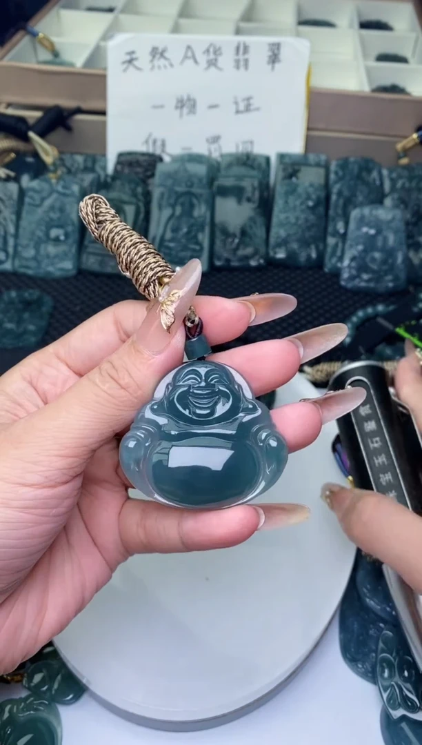 颈饰未镶嵌翡翠