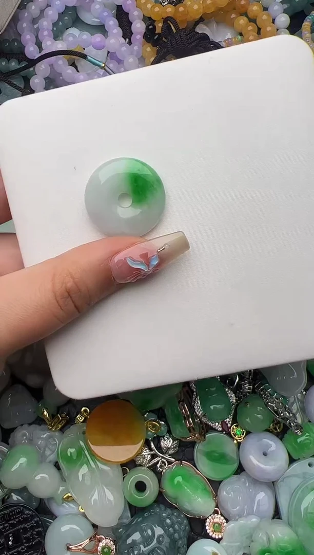 翡翠未镶嵌颈饰天然缅甸翡翠吊坠