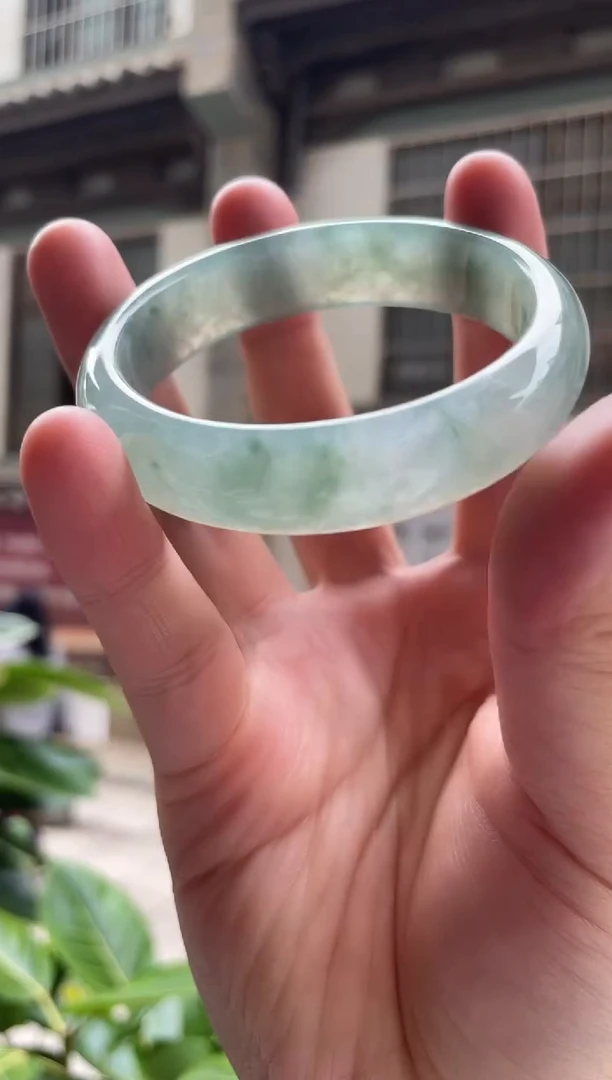 翡翠手镯未镶嵌57圈