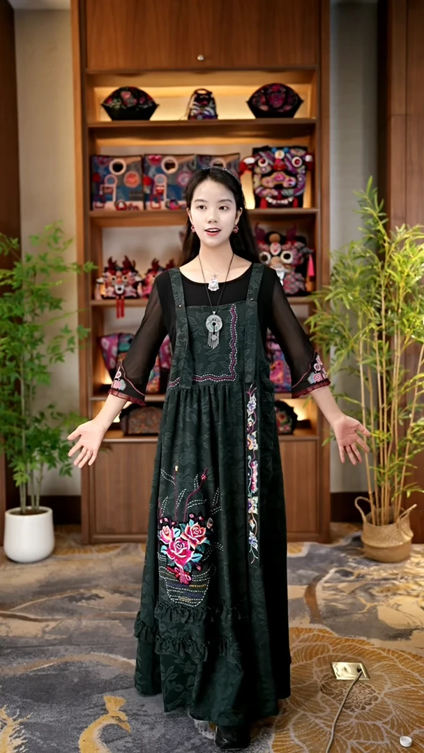 刺绣私人定制苗族手工衣服A9984