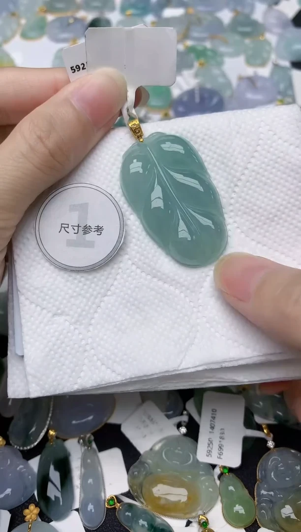 翡翠18K金镶嵌颈饰天然A货翡翠