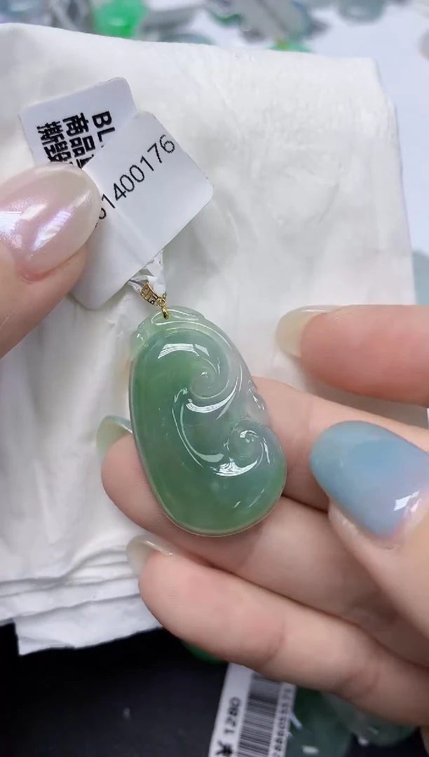 翡翠18K金镶嵌颈饰天然缅甸翡翠A货