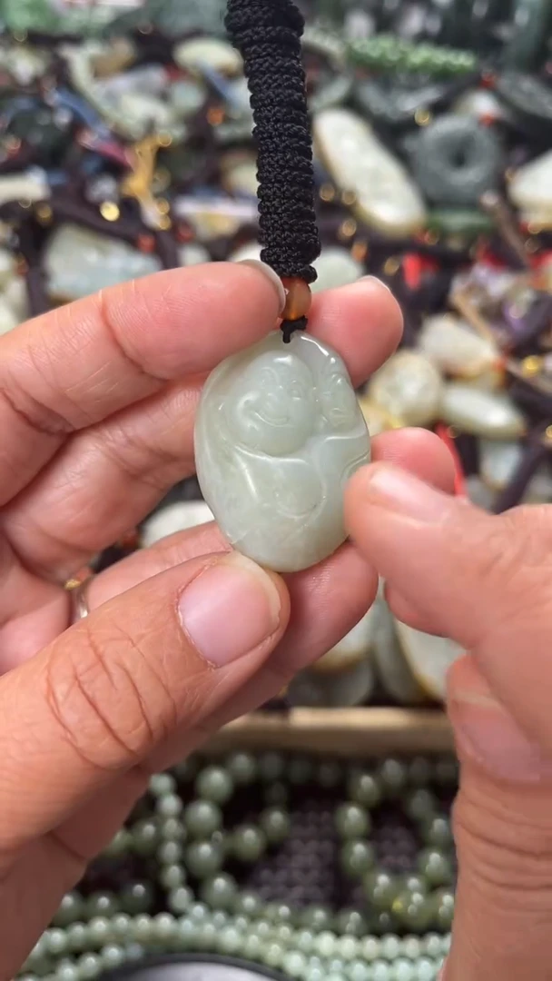 【闪购商品】和田玉颈饰未镶嵌多样性发货没有证书，拍一发一.有瑕