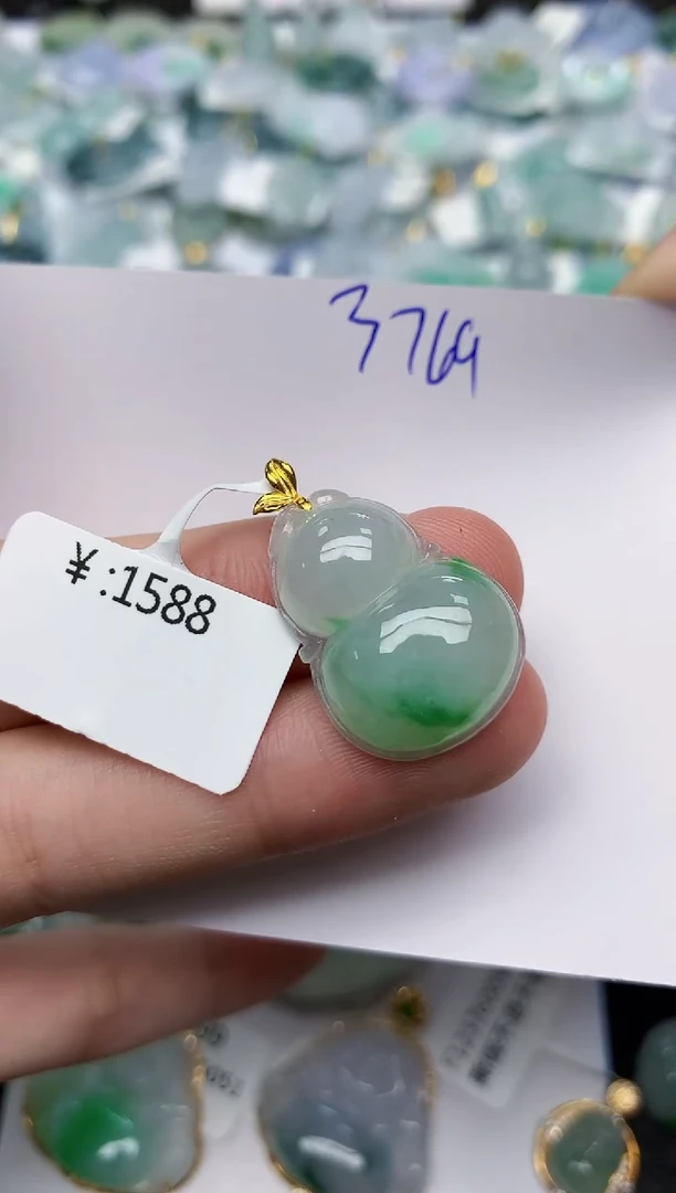 颈饰18K金镶嵌翡翠 天然缅甸A货翡翠百元以上9元证书费自理