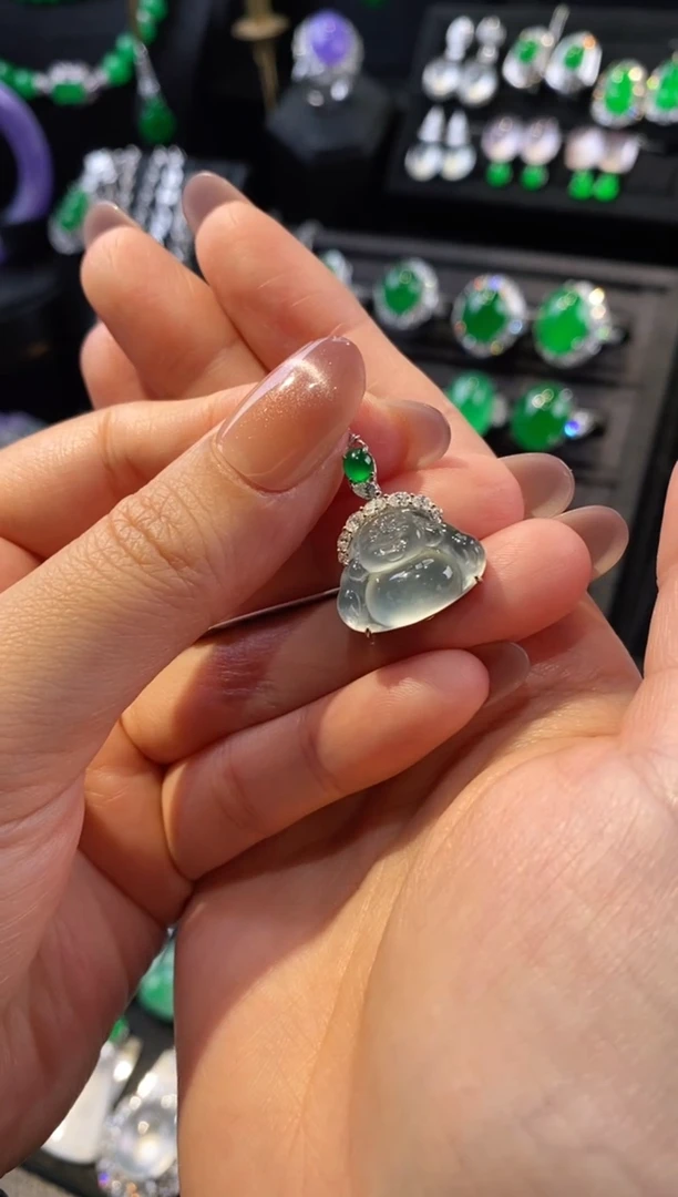 颈饰18K金镶嵌翡翠佛公吊坠5061309