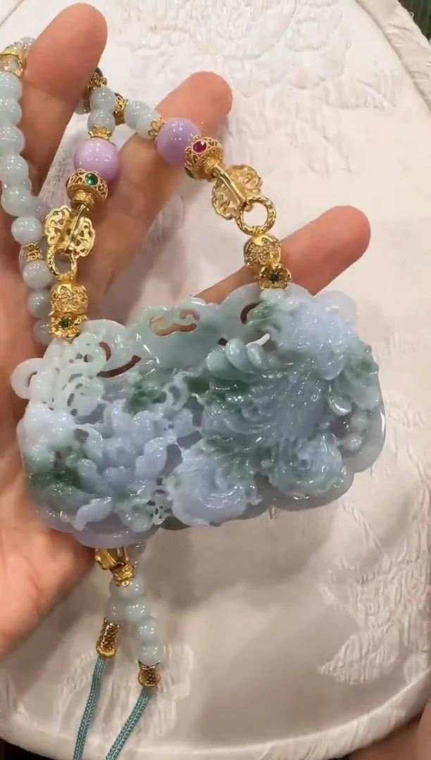 翡翠未镶嵌颈饰国风