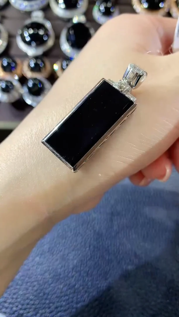 吊坠(不含链)18K金镶嵌翡翠A41