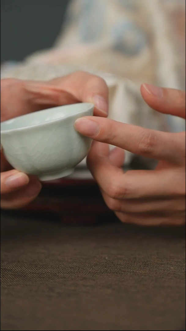 玉青 莲口杯 带底款