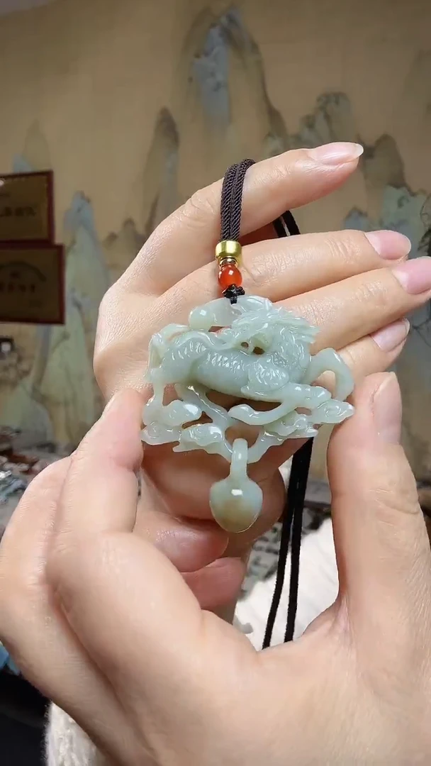 颈饰未镶嵌和田玉.