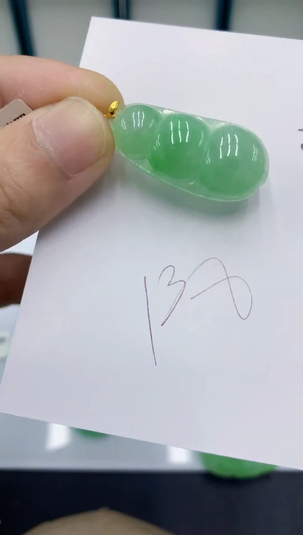 颈饰18K金镶嵌翡翠翡翠