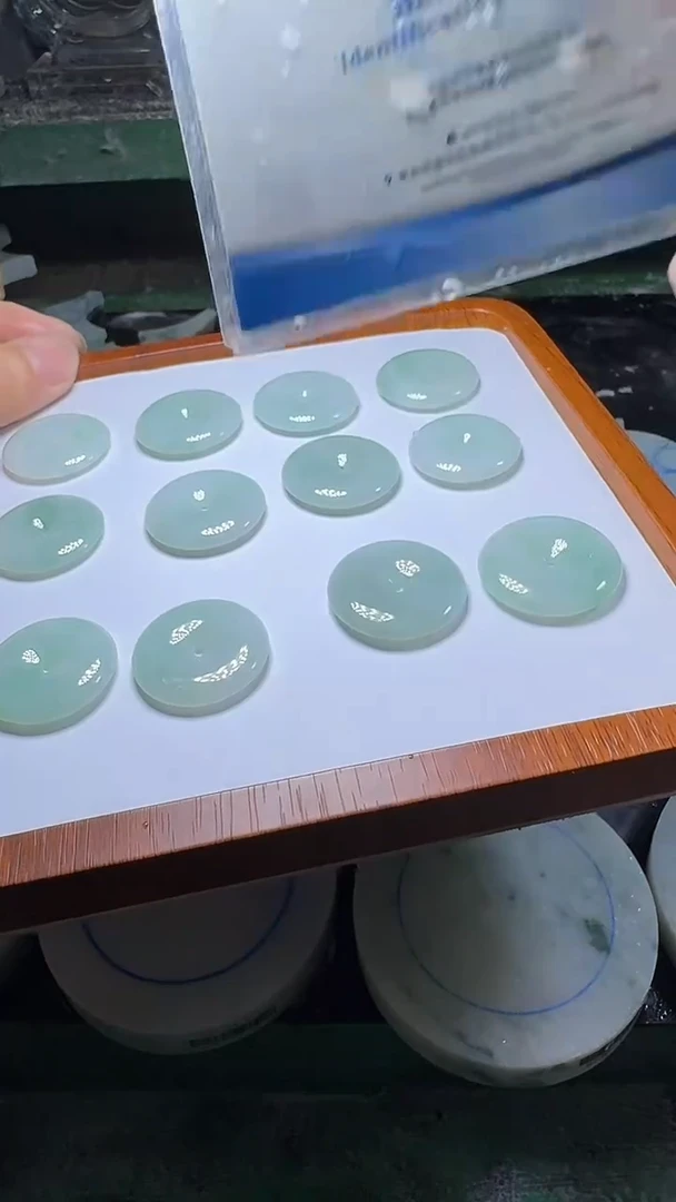 翡翠未镶嵌颈饰平安扣多样性发一件