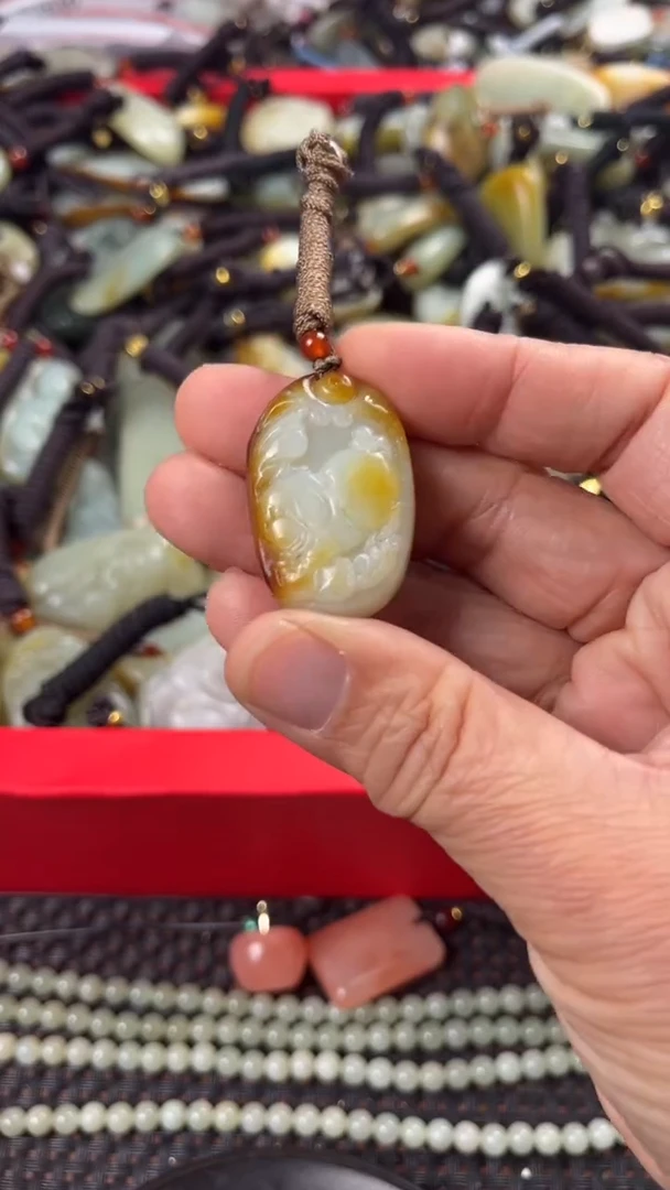 【闪购商品】和田玉颈饰未镶嵌多样性发货没有证书拍一发一有瑕