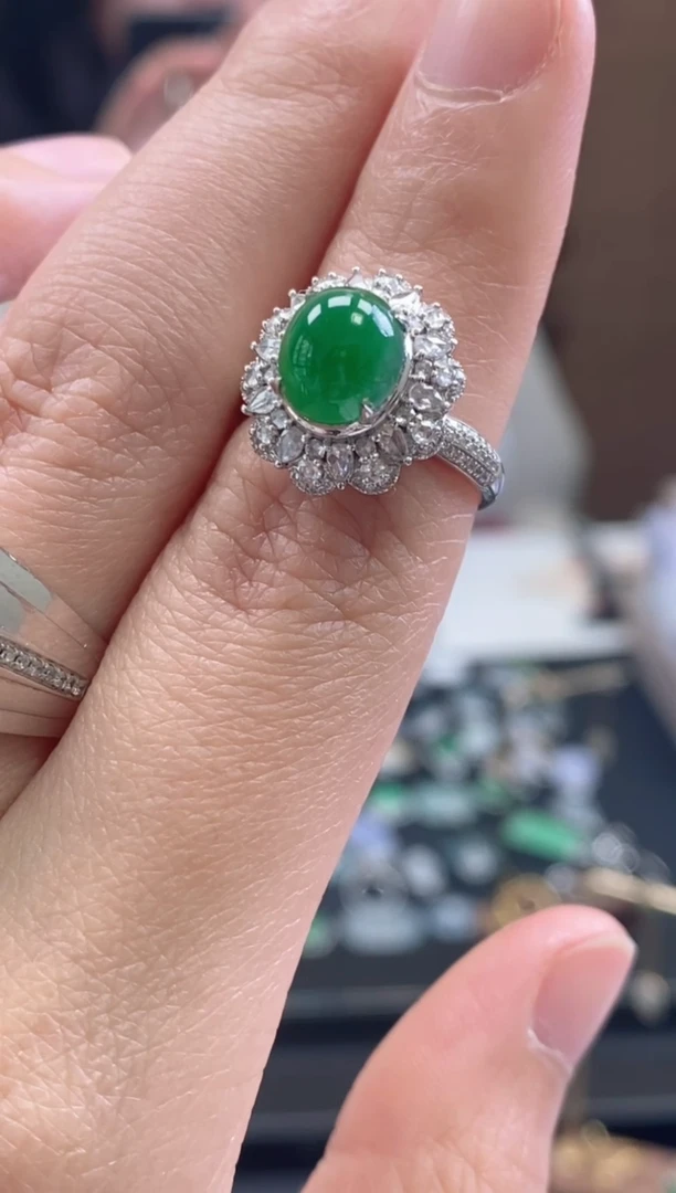 【闪购商品】翡翠戒指18K金镶嵌绿蛋面戒指