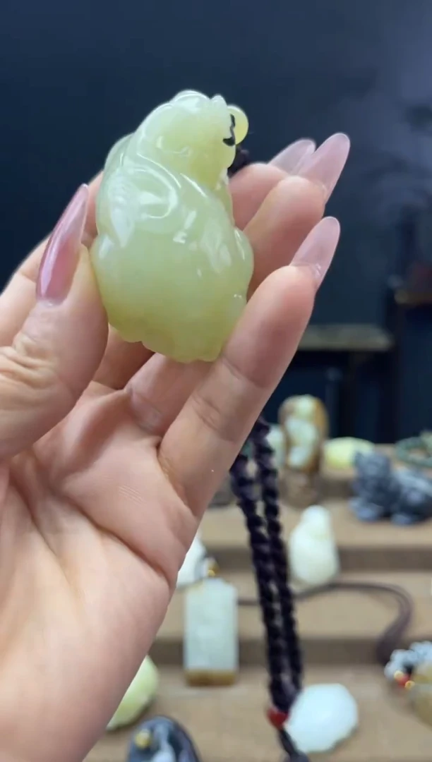 颈饰未镶嵌和田玉1