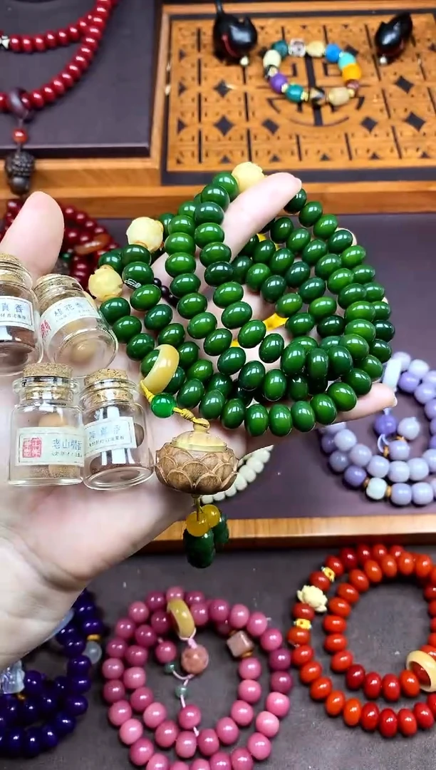 白玉菩提手串四季常青 绿菩提108颗多圈莲花吊坠跑环款