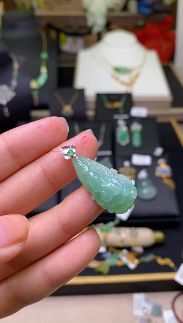 【闪购商品】翡翠颈饰18K金镶嵌净货17929