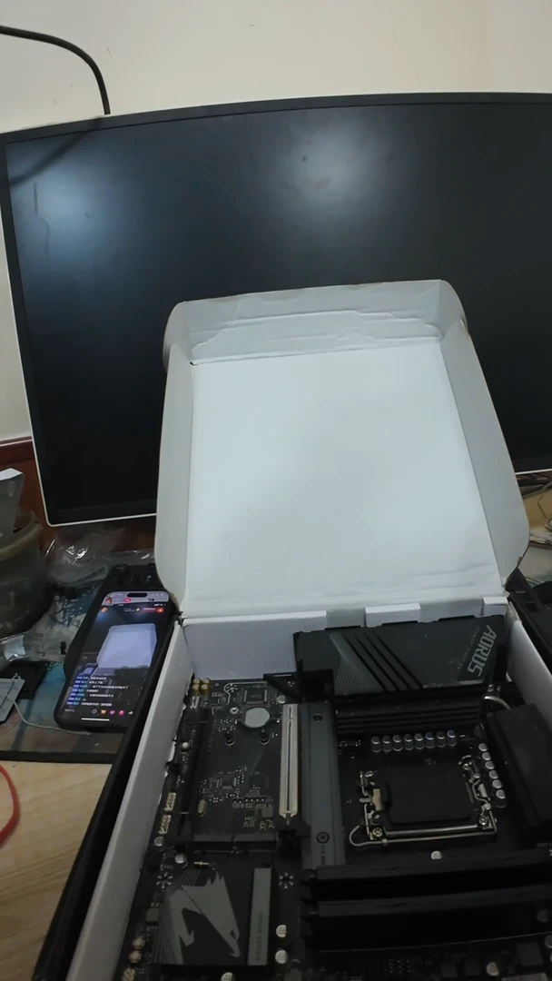 99新技嘉Z790小雕威刚16G6400*2 C34 主板内存