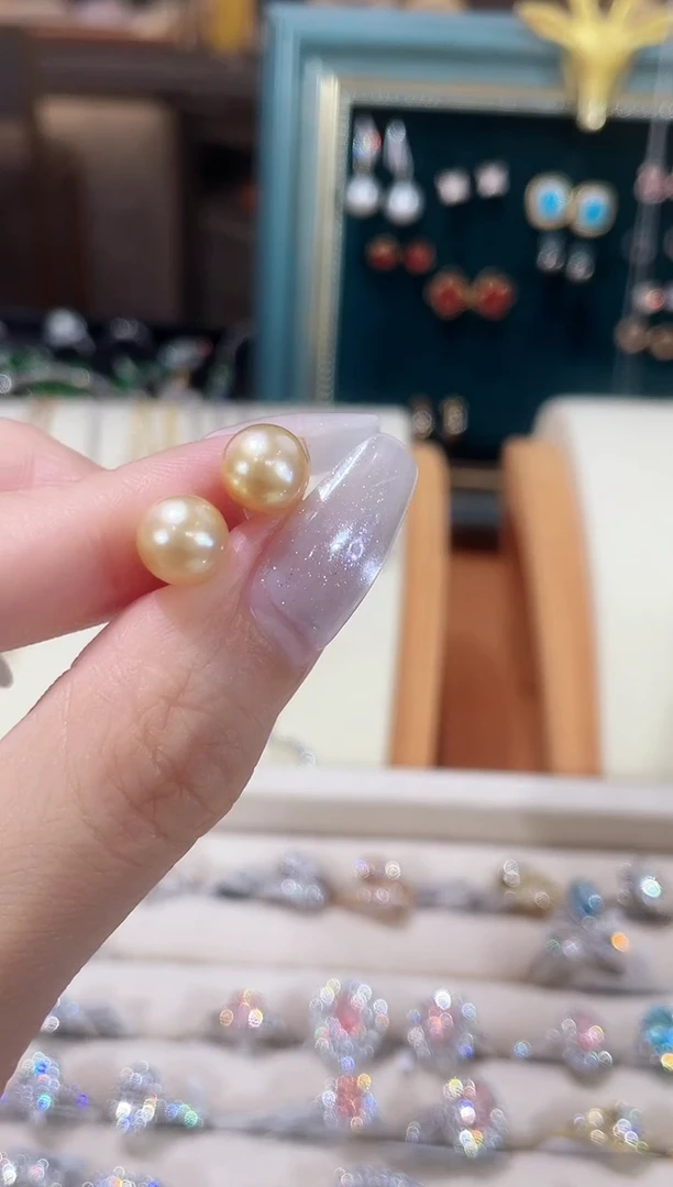 18K金镶嵌海水珍珠耳饰耳钉